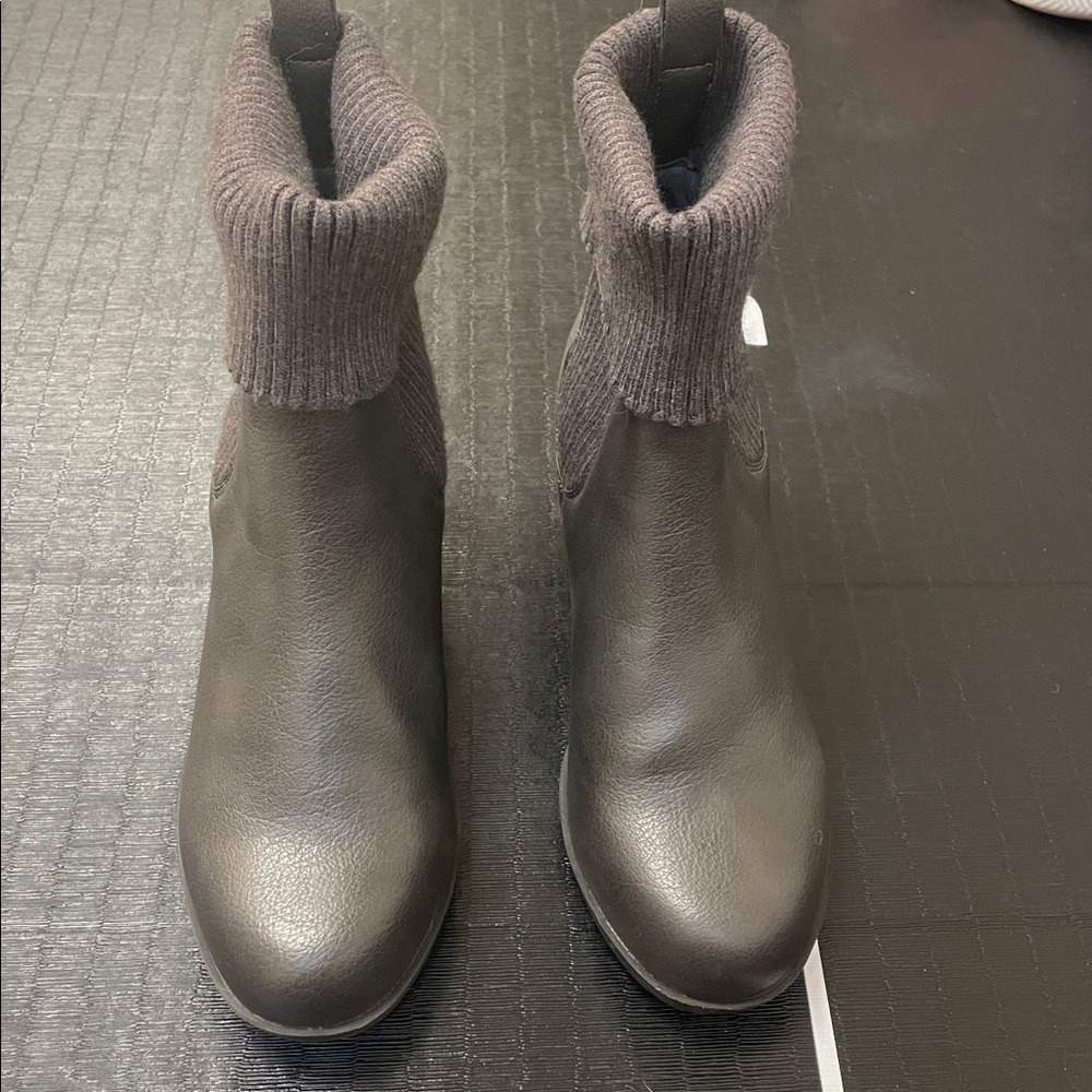 Gray Leather wedge Ankle Boots with Knit Cuffs